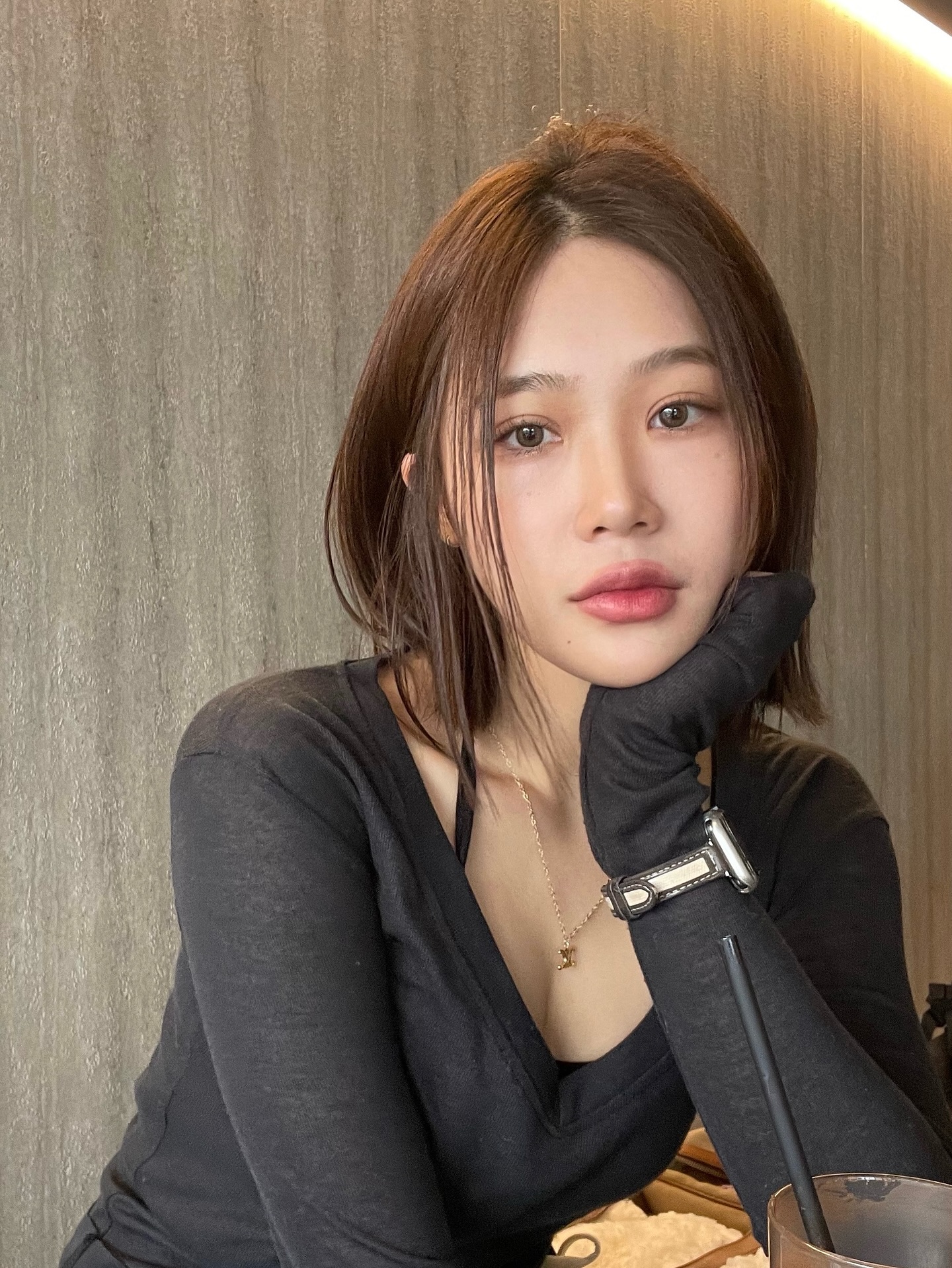 중단발 레이어드컷 — 세련된 무드의 중단발 레이어드컷